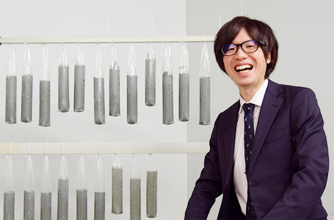 開発者ストーリー：埋戻し地盤の品質を確保しながら、カーボンネガティブもかなえる材料を生み出した技術者の素顔