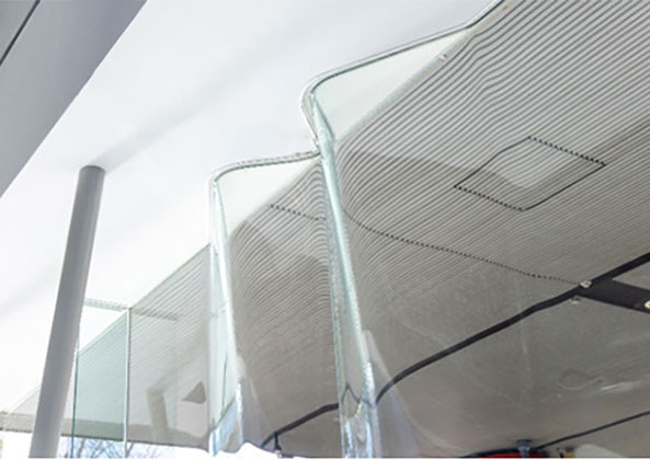 事例：技術研究所本館：「3Dガラススクリーン構法」実装で広がる外装デザインの可能性