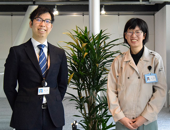 左から、技術研究所 未来創造技術センター ロボティックスグループ 木村 駿介、中西 伶奈
